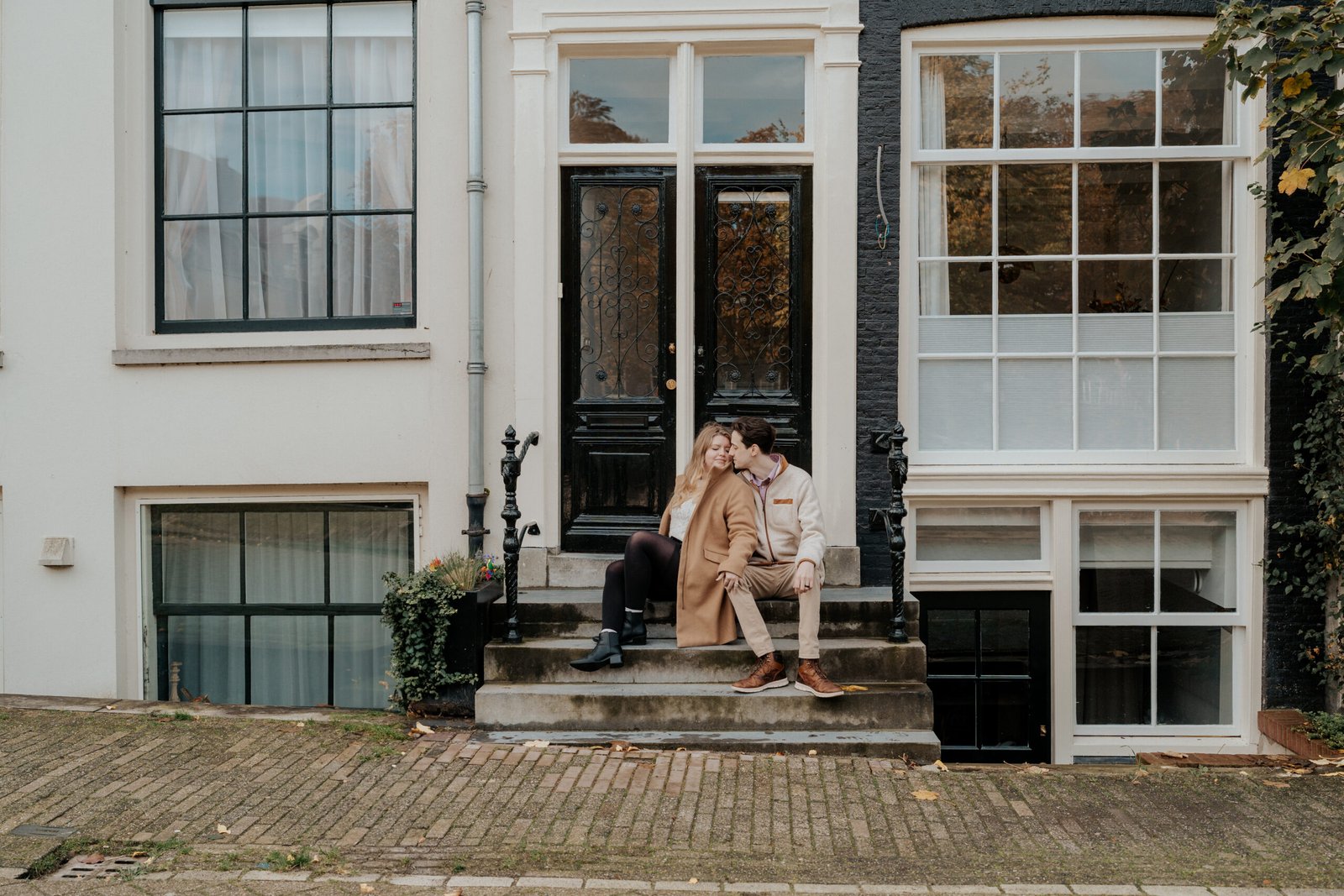 Read more about the article Amsterdam Engagement Canal Photoshoot