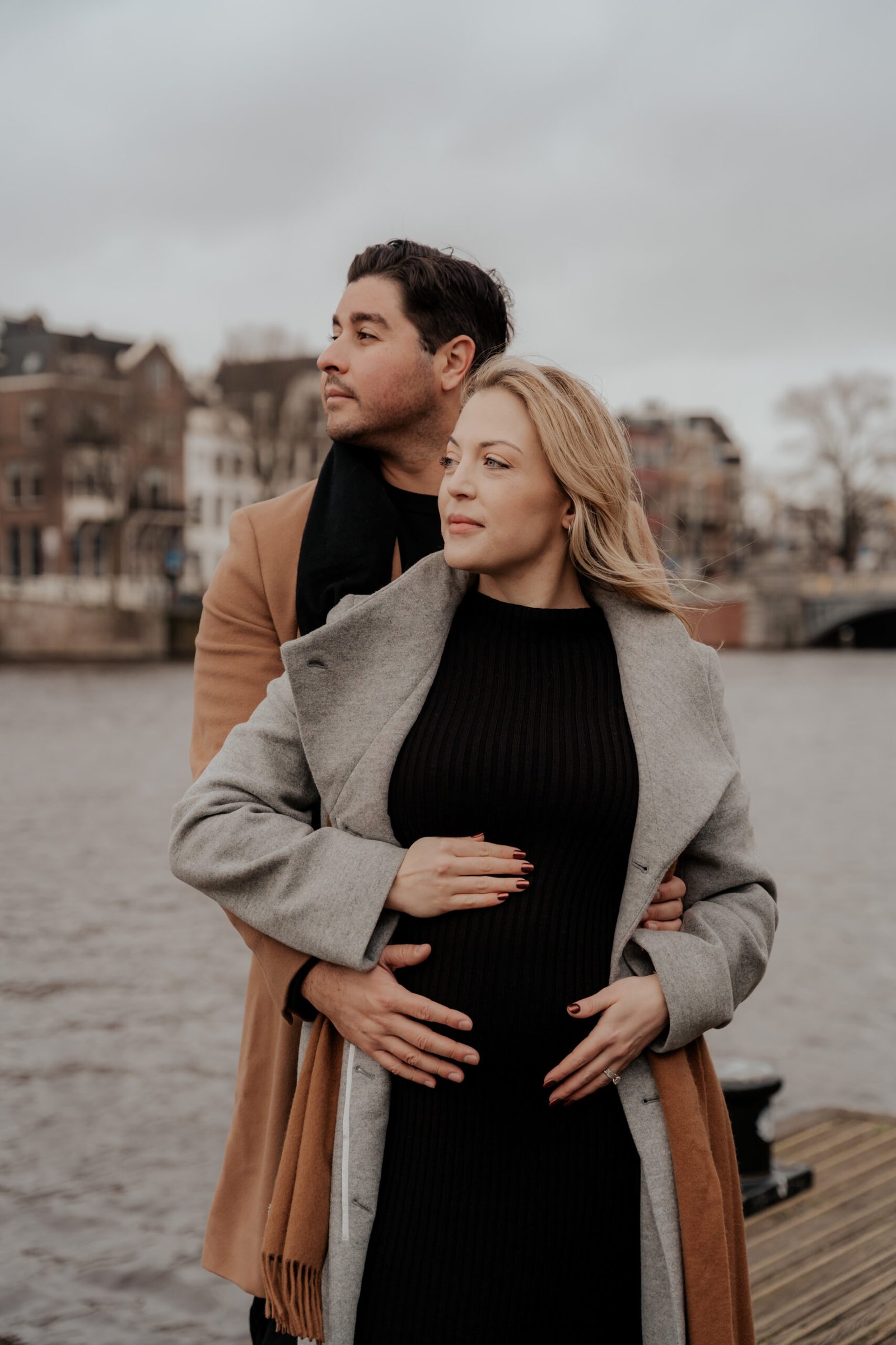 Maternity Photoshoot in Winter Amsterdam