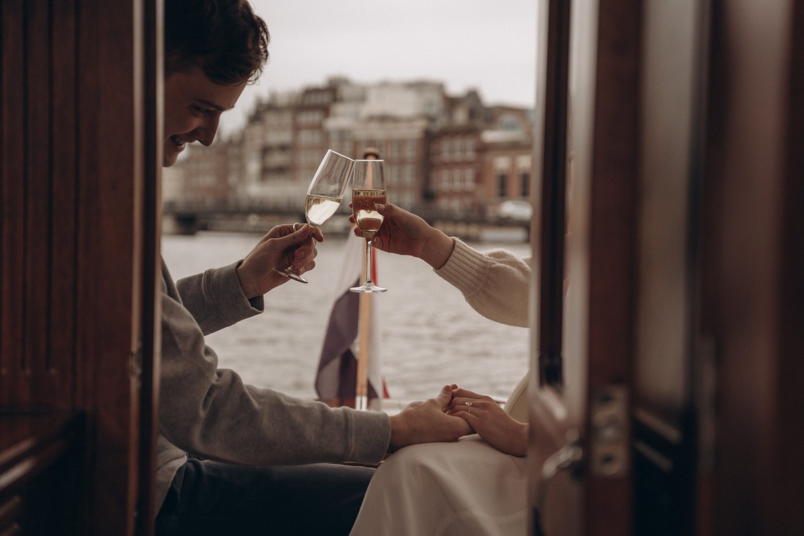 boat engagement photoshoot in Amsterdam